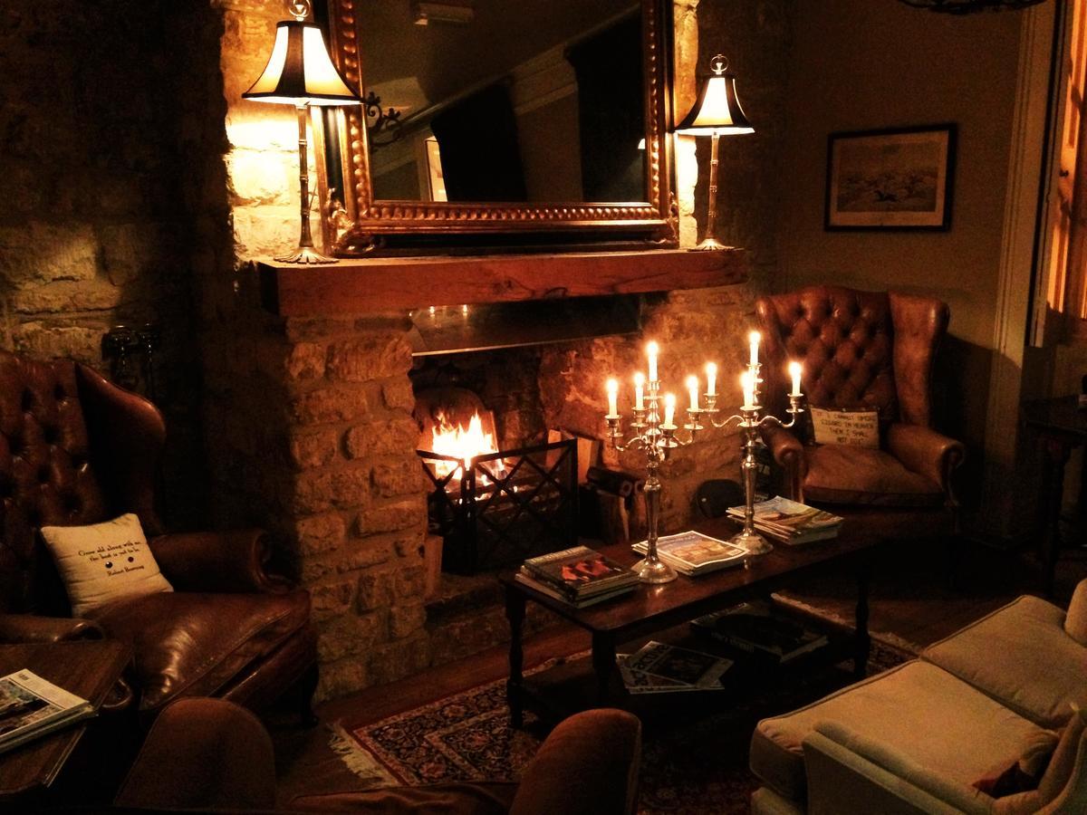 Hotel The Fox And Hounds à Oakham Extérieur photo